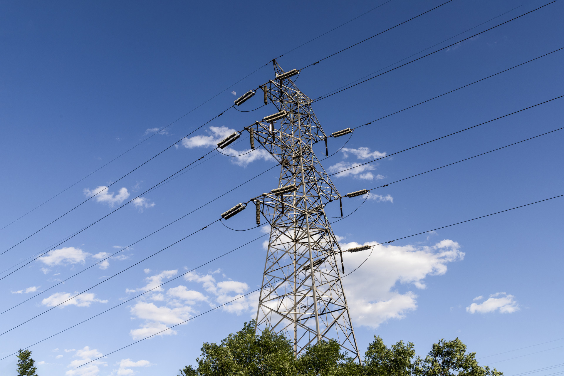 用津達(dá)線纜 做放心工程